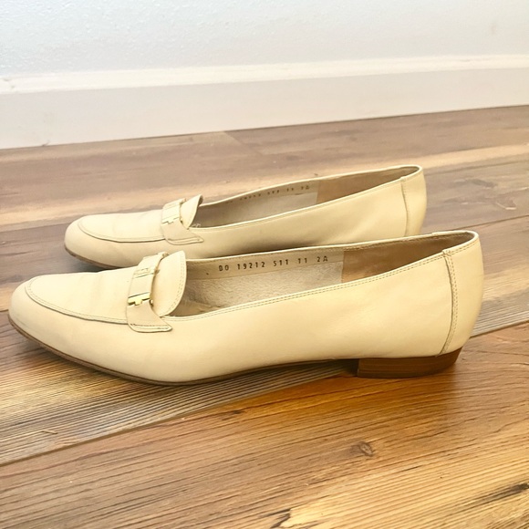 Salvatore Ferragamo Womens Leather Cream Loafer Shoes Gold Tone size 11 - Picture 2 of 10